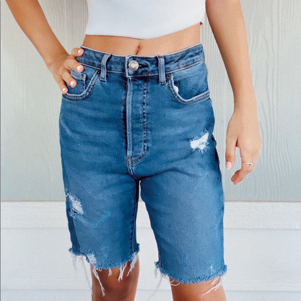 Ripped Cut-offs jeans